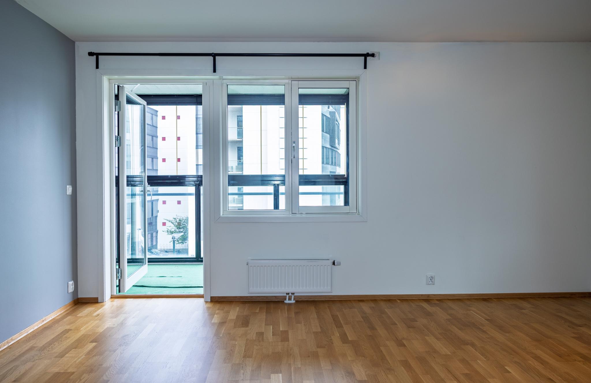 Utgang til innglasset balkong